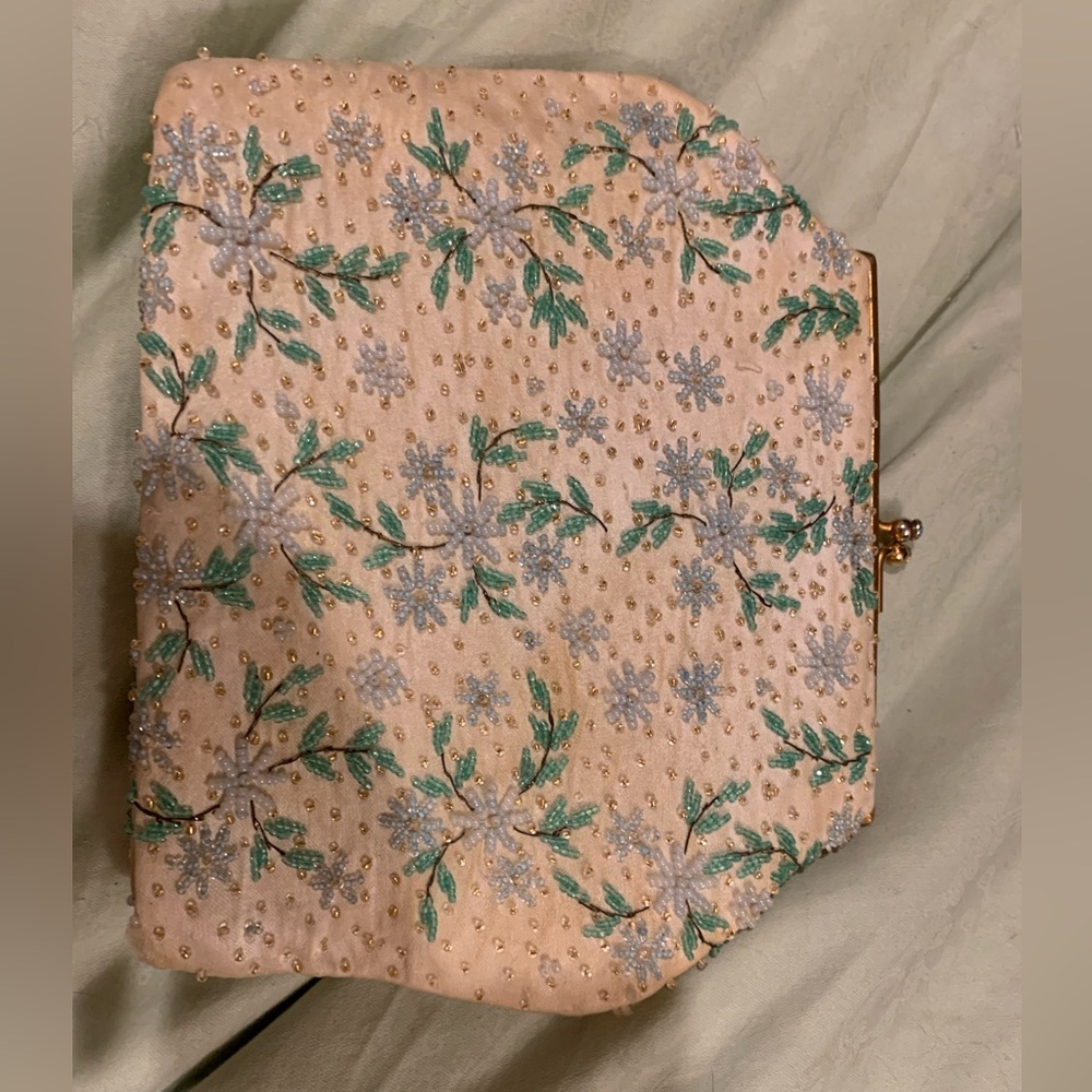 Absolutely gorgeous vintage from early 1900 th  clutch at good  condition